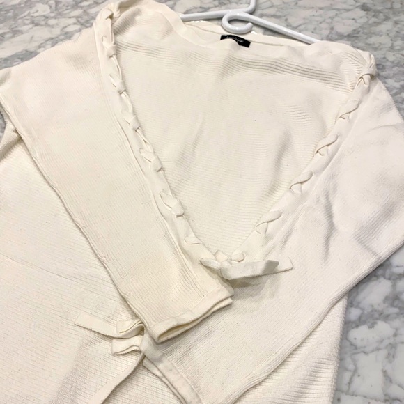 Sweater - Picture 1 of 4